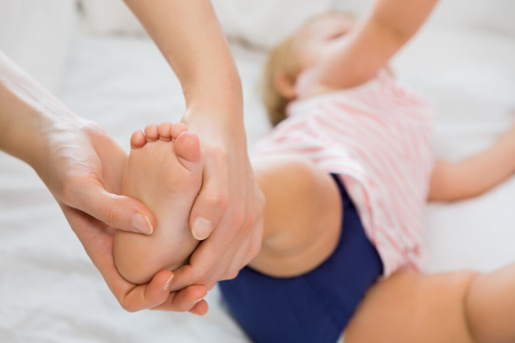 Baby girl receiving massage from the osteopathe